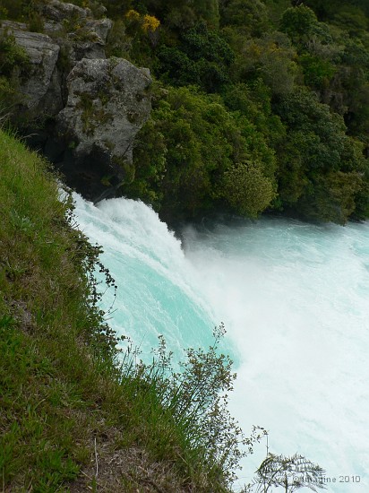6.66- La chute d'eau des Huka falls (11m).JPG